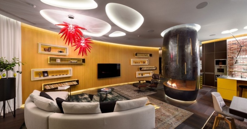 moderne Wohnideen -wohnzimmer-indirekte-beleuchtung-offener-kamin-couch-gewoelbt