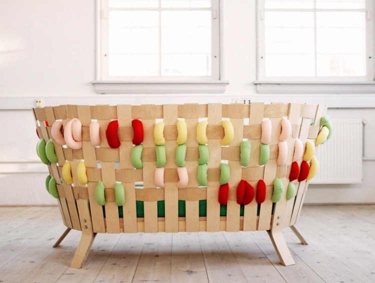 Sofa und Sessel Design mit Kreuzstich von Ellinor Ericsson - Wohnzimmer Skandinavisch Einrichten