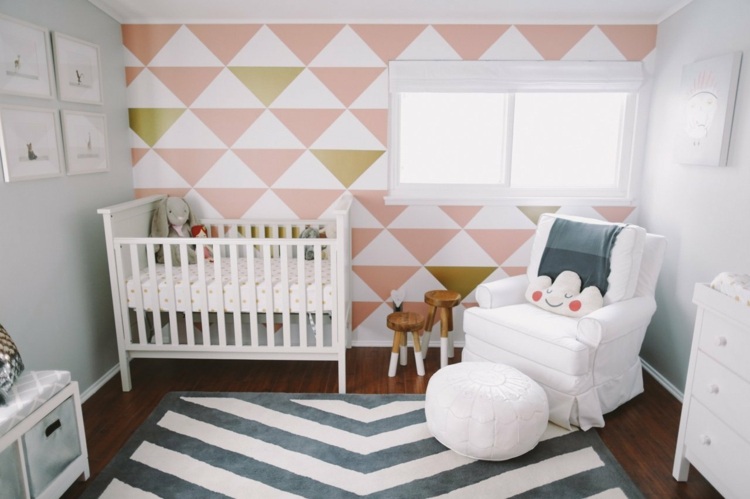 wandgestaltung babyzimmer dreieck muster rosa geometrisch