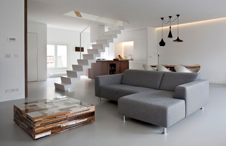 wohnzimmer-weiss-eckcouch-grau-polster-couchtisch-treibholz-lackiert-schlicht-minimalistisch