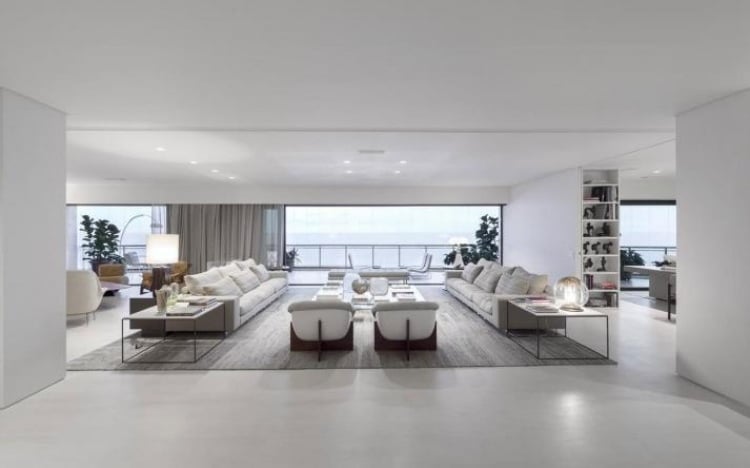 wohnzimmer-weiss-grau-teppichoffene-planung-schlicht-minimalistisch-design
