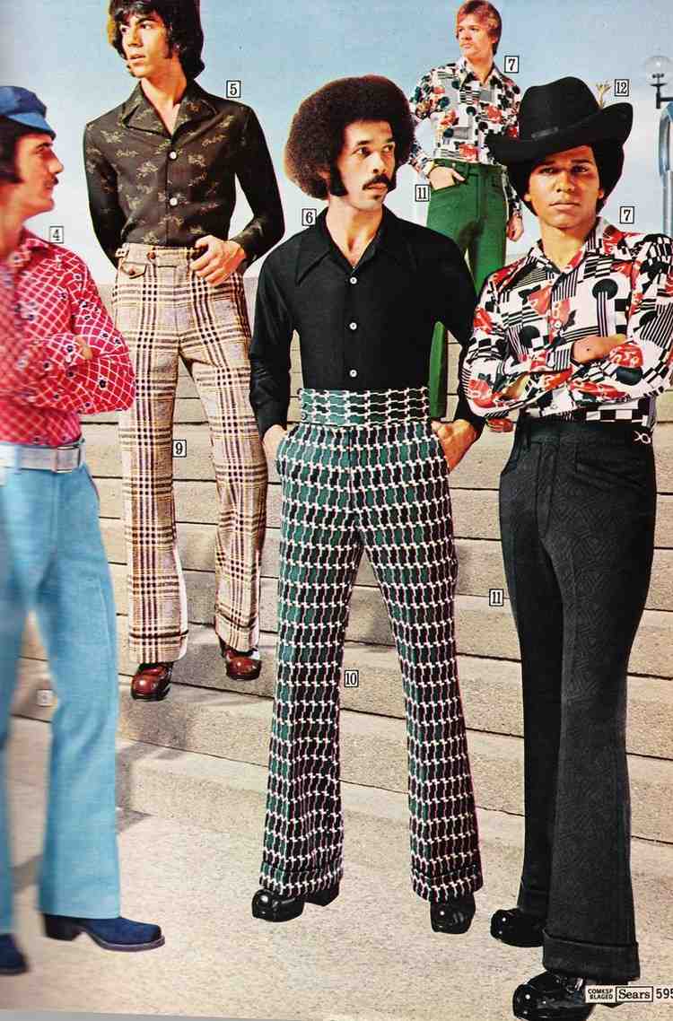 70er-jahre-mode-party-maenner-hosen-hohe-taille-bunte-hemden