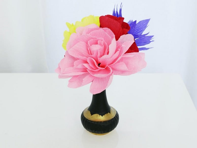 Basteln-Kindern-Origami-Papier-Rose-falten-Vase-arrangieren