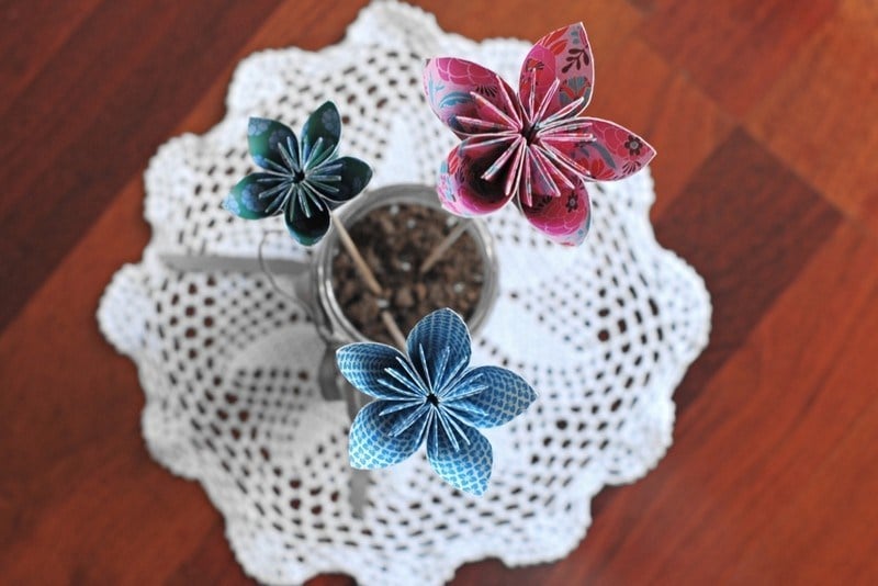 Basteln-Kindern-Origami-Vase-Sandkasten-Papierblumen