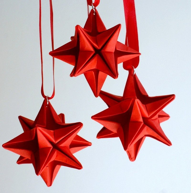 Basteln-Kindern-Origami-Weihnachtsschmuck-Sterne-selber-falten