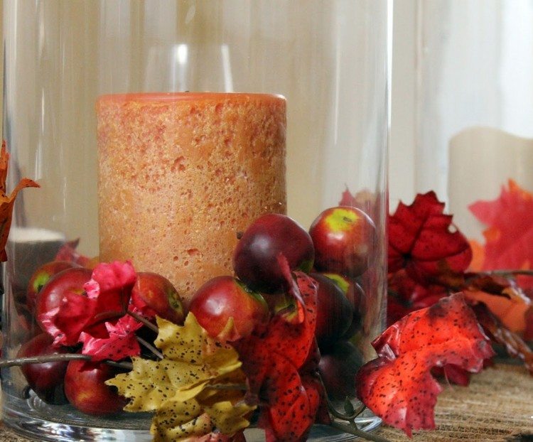 Deko-Naturmaterialien-Herbst-Kerze-Apfel-basteln-Herbstblaeeter