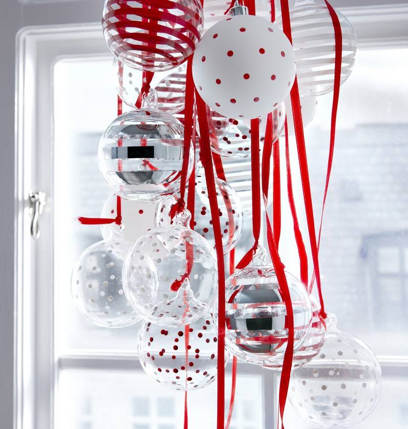 Fensterdeko-Weihnachten-Glaskugel-rote-Washi-Streifen