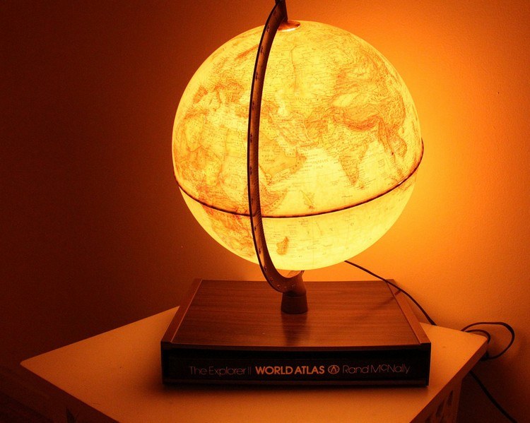 Globus-Dekoration-Lampe-selber-machen-Nachttisch-Prokelt