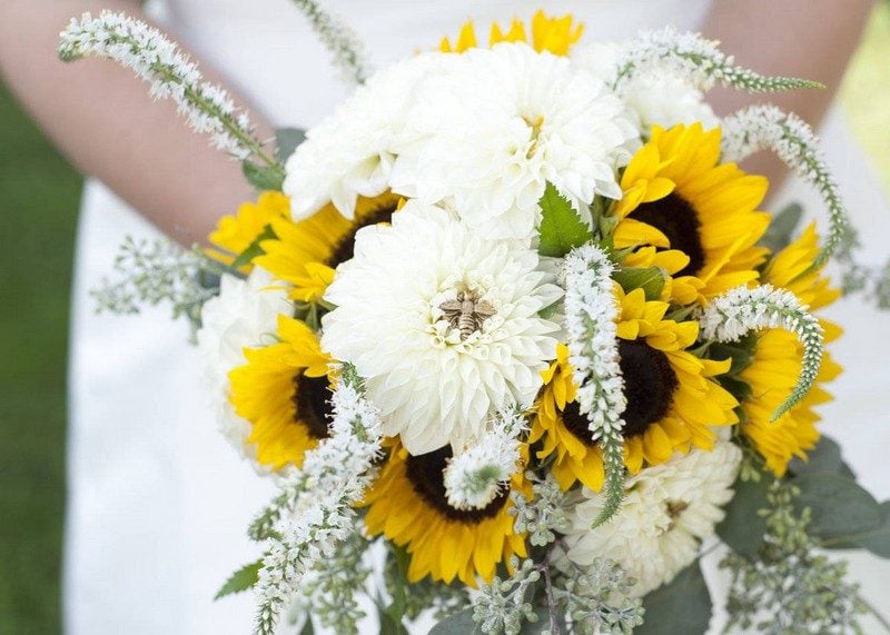 Hochzeitsdeko-Ideen-Sonnenblumen-Brautstrauss