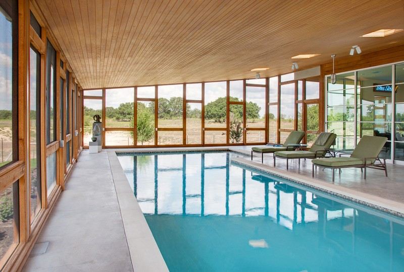 Indoor-Pool-Glasfassade-bauen-lueften-Klimaaanlage