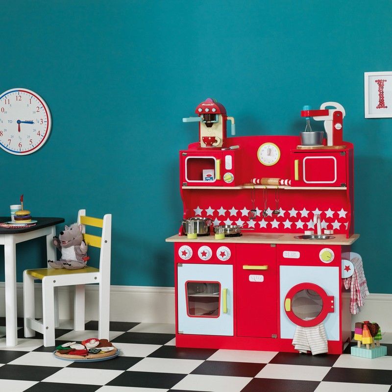 Kinderkueche-Holz-rote-Farbe-weisse-Fronten-Kinderzimmer-einrichten-Ideen