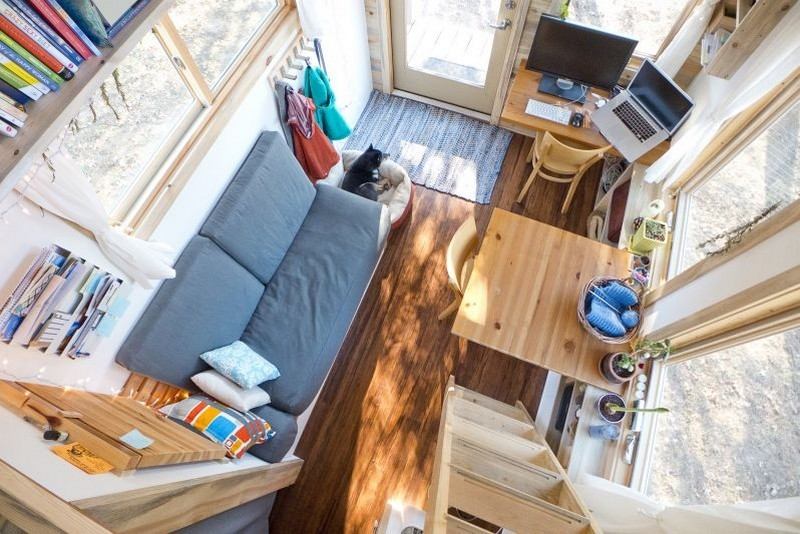 Kleine Räume einrichten Sofa-Minihaus-Holz-gestalten