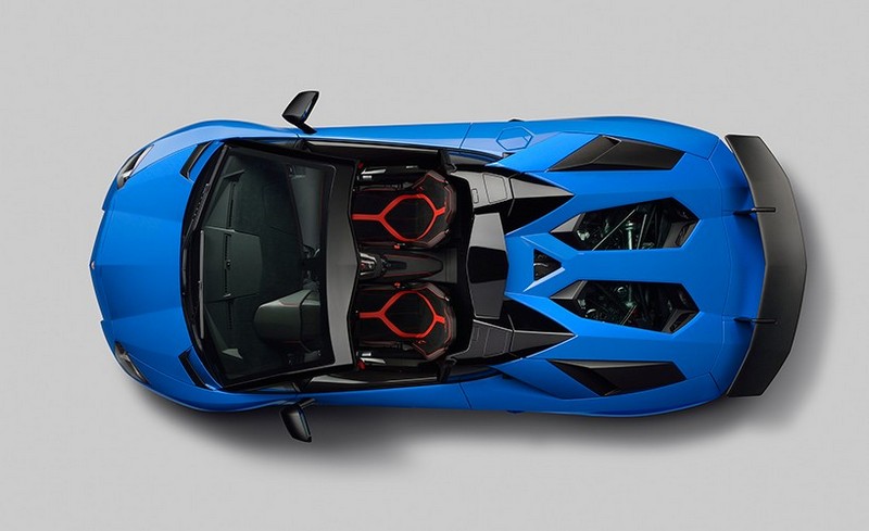 Lamborghini-Aventador-LP-750-blaue-Farbe-rote-Sitze