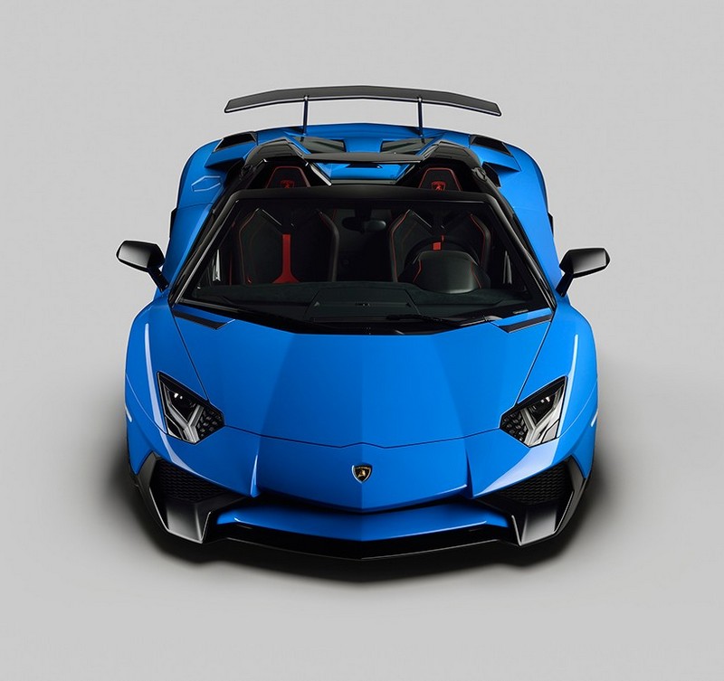 Lamborghini-Aventador-LP-750-blaue-Farbe-vorne-Aussicht