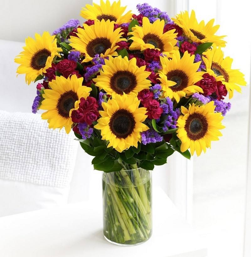 Sonnenblumen-Deko-Beistelltisch-arrangieren-Blumengestecke-selber-machen