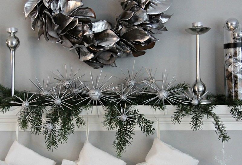 Weihnachtsdeko-Silber-Kaminsims-modern-dekorieren-Lorbeer-Blaetter-faerben