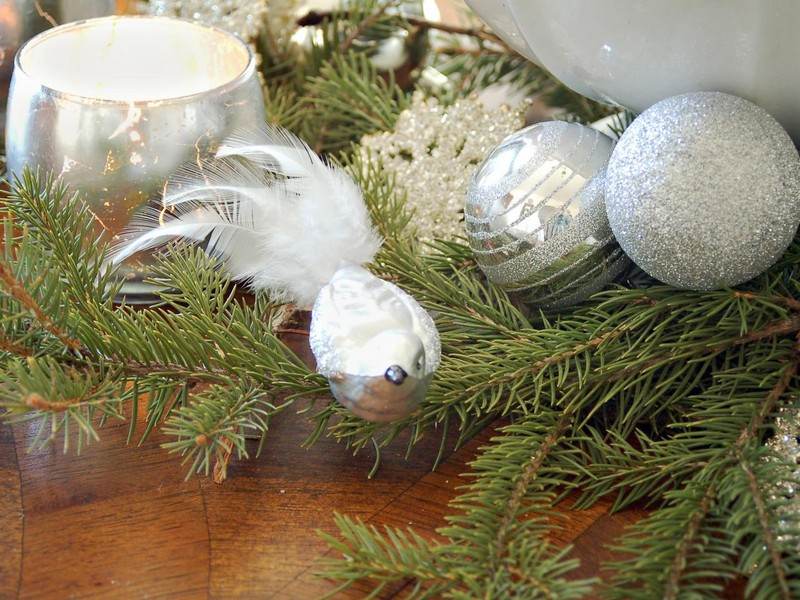 Weihnachtsdeko-Silber-Weihnachtskugel-Voegel-Baum