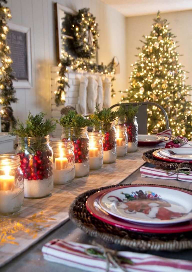 Weihnachtsdeko für den Tisch mit Weckgläsern und Kerzen
