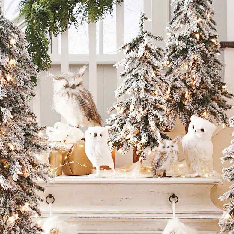 amerikanische-Weihnachtsdeko-Weiss-Eule-Figuren-Weihnachtsbaum-Kunstschnee