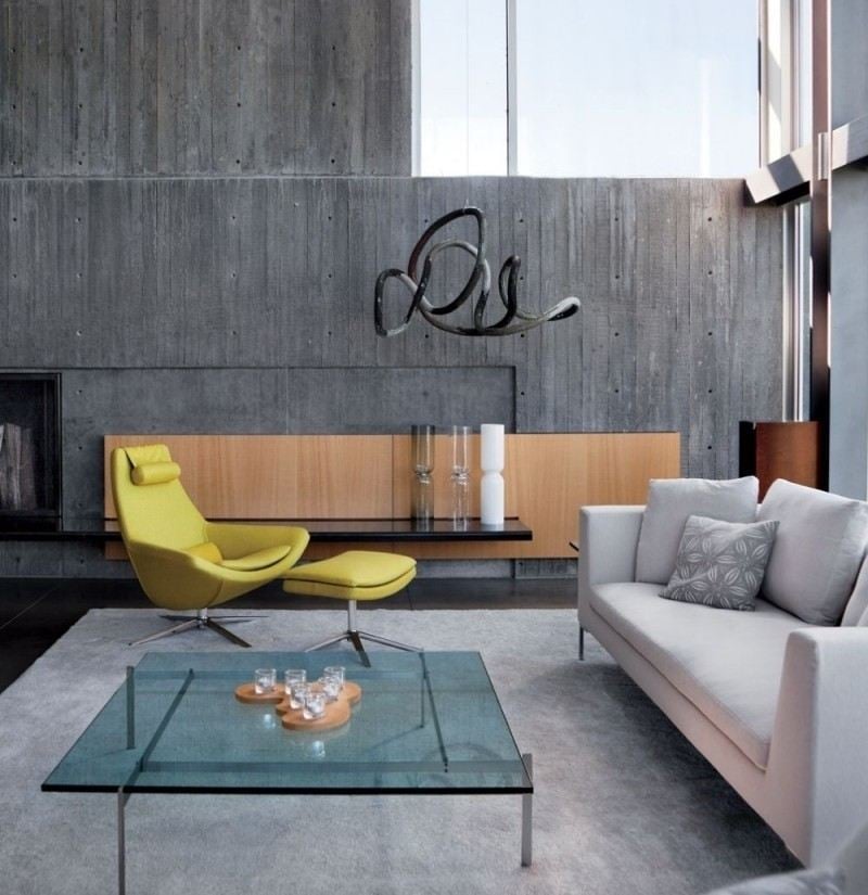 beton-design-modern-couch-sessel-gelb-polster-sideboard-holz-fenster-couchtisch-glasplatte