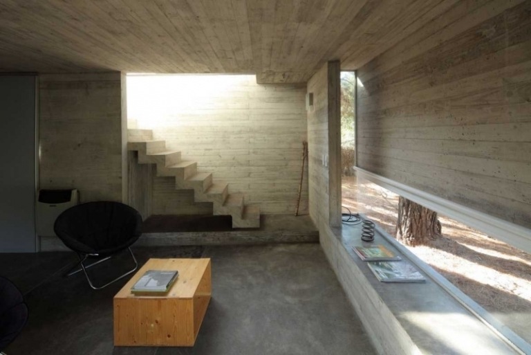 beton-design-modern-sichtbeton-treppe-fenster-gestaltung-zeitgenoessisch