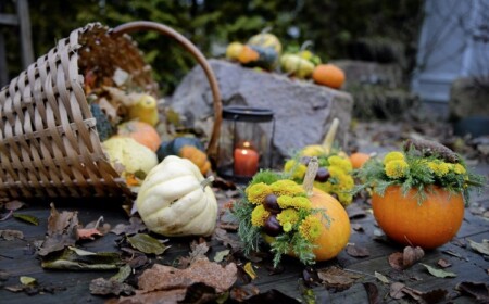 Herbstdeko mit Kürbissen