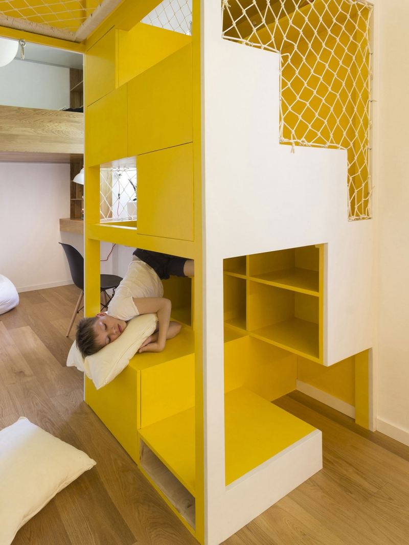 indoor-spielplatz-zuhause-kinderzimmer-spielraum-klettern-weiss-gelb-konstruktion
