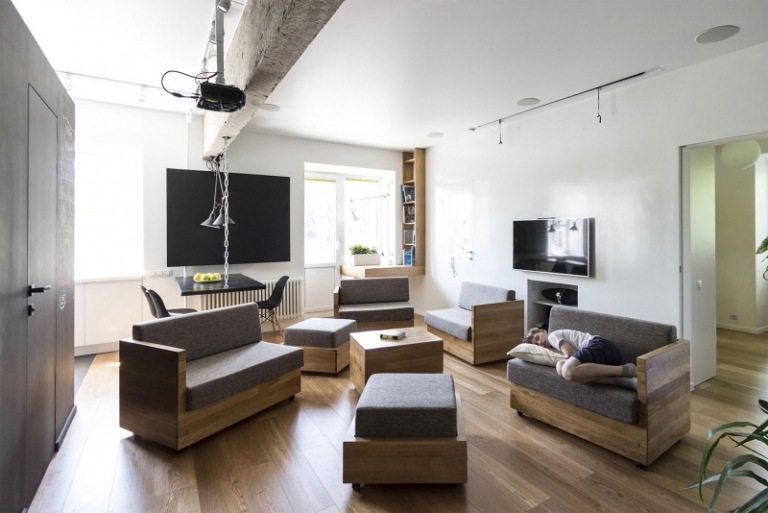 indoor-spielplatz-zuhause-wohnzimmer-modulare-couch-funktionen-chaotisch-einzelteile-moeglichkeiten