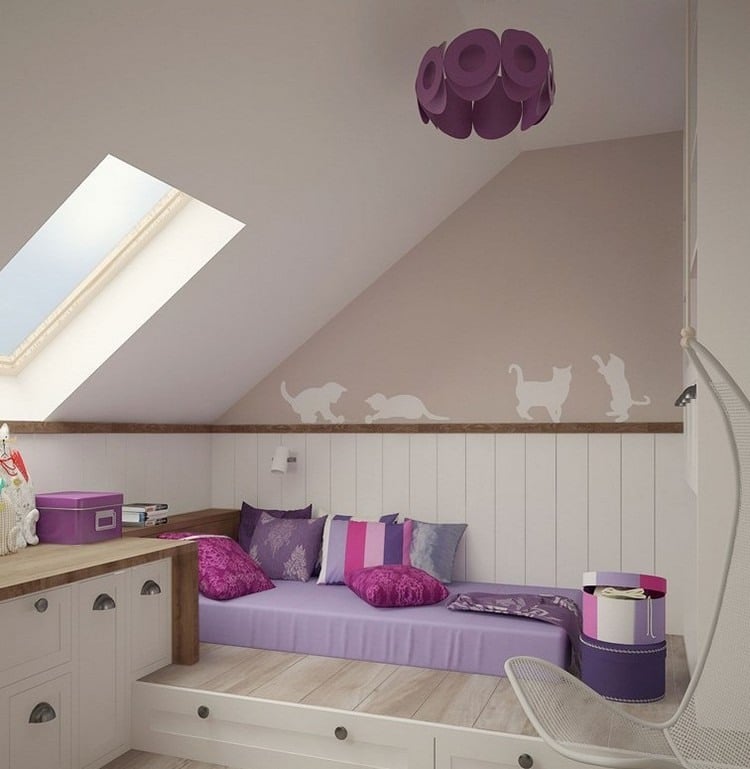 Kinderzimmer Wandgestaltung ideen-farbe-schablone-katzen-lila-akzente-dachschraege