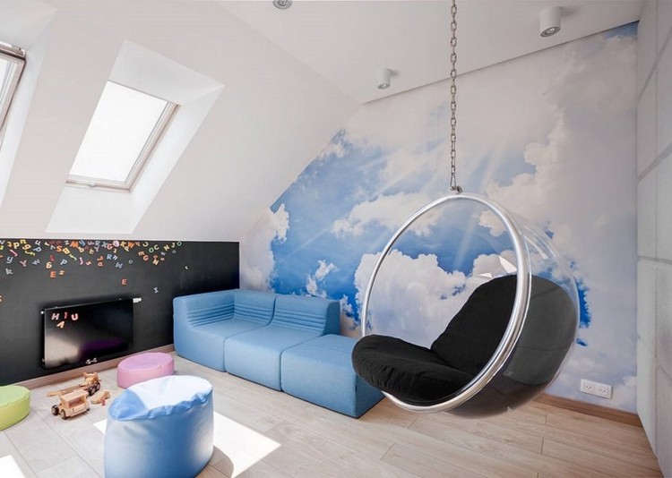 Kinderzimmer Wandgestaltung ideen-fototapete-wolken-blauer-himmel-hangesessel-bubble
