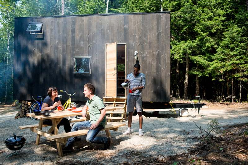 Kleines Haus -ferien-camping-outdoor-grill-brennholz-wald-natur