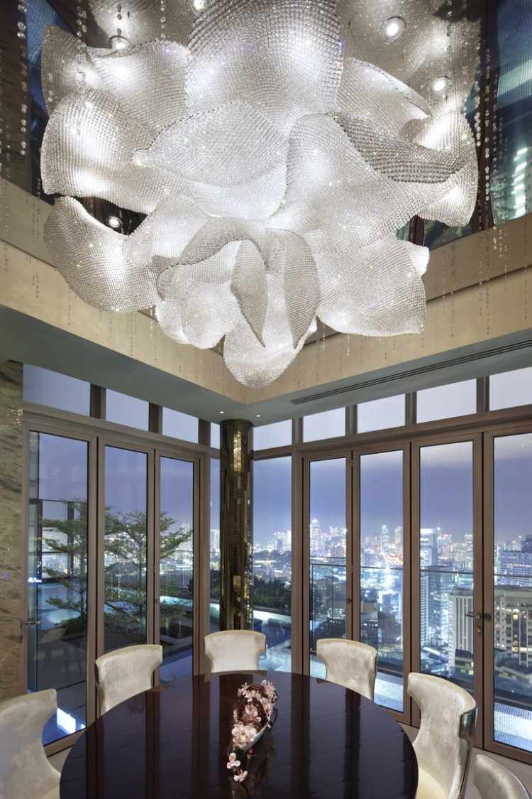 lampen-leuchten-design-glitzer-blume-kristalle-fein-silber-hotel-ritz