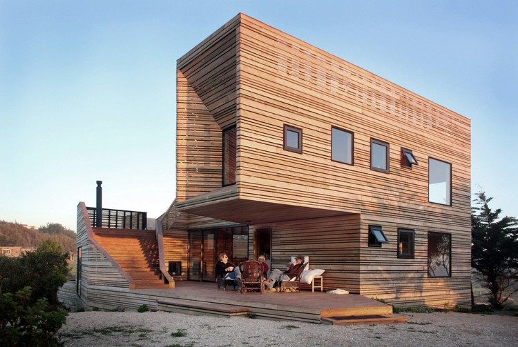 Moderne Holzfassade haus-hinterlueftete-fassade-terrasse