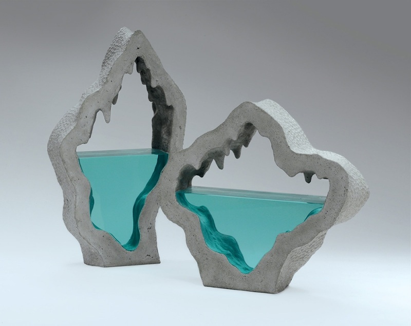 moderne-skulpturen-glas-beton-hoehle-wasserunterwelt-kunst-glasschichten-kunst