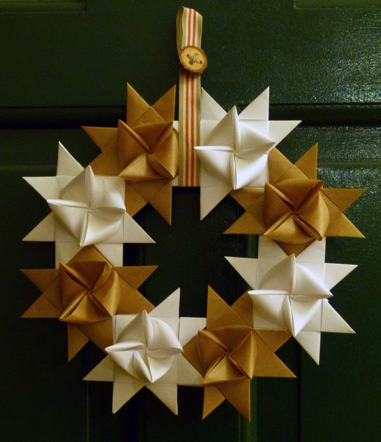 origami-stern-falten-weihnachten-froebelsterne-tuerkranz