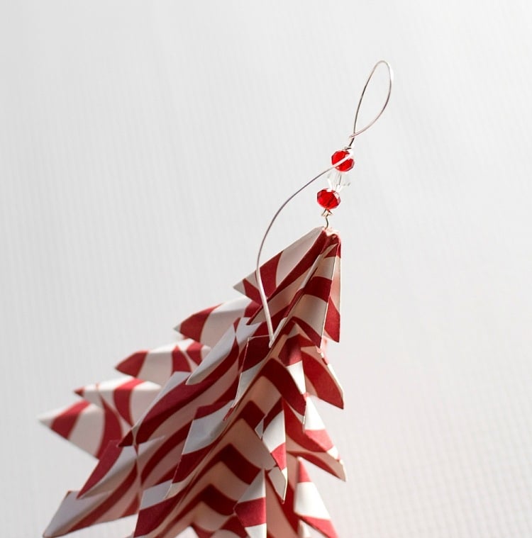 origami-weihnachten-falten-faltanleitung-tannenbaum-papier-rot-weiss