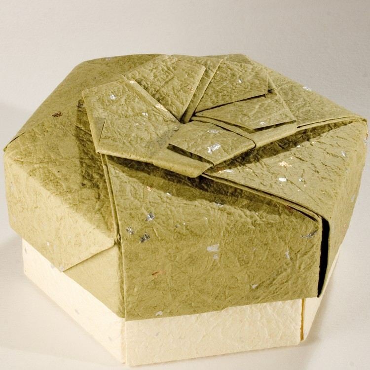 origami-weihnachten-papierschachtel-deckel-blume