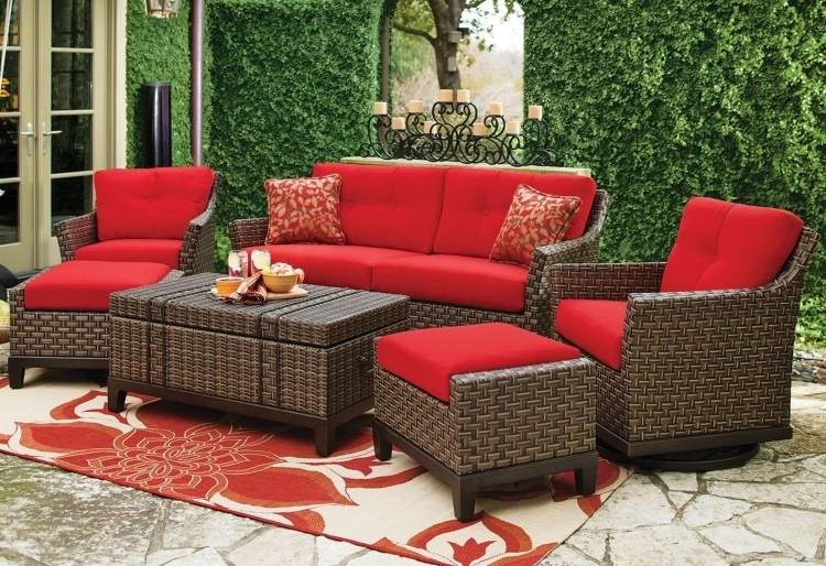 outdoor-teppiche-design-bunt-muster-rot-polsterkissen-floralmuster-blume-kunststoffrattan-braun