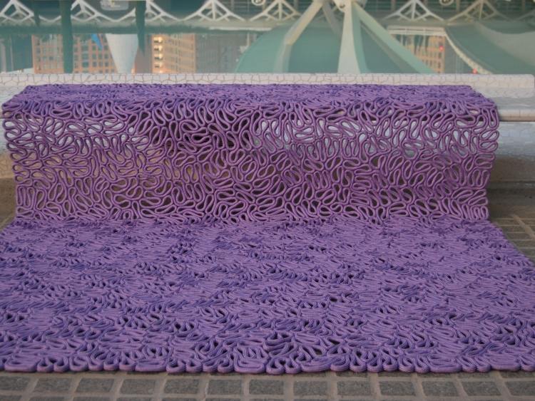 outdoor-teppiche-design-farbe-muster-relief-violett-modern-tapisspin
