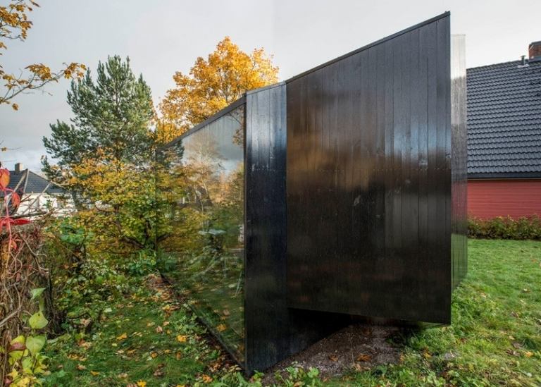 panoramafenster-arbeitszimmer-asymmetrisch-haus-moderne-architektur-schwarz-holz-lackiert