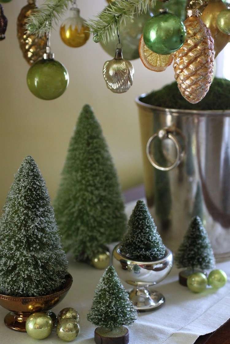 tischdekoration-weihnachten-buerste-tannenbaume-silberne-behaelter