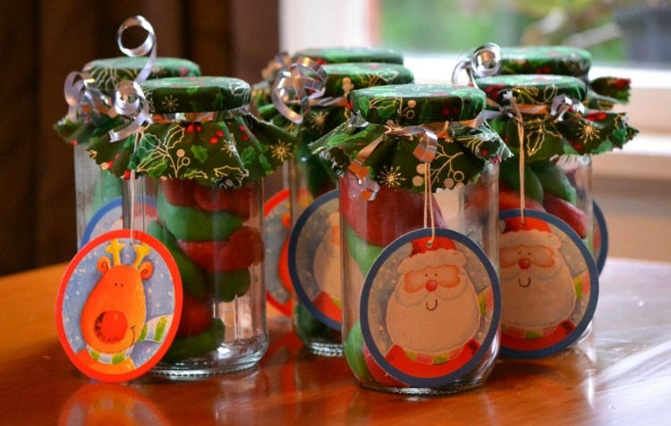 weihnachtsbastelideen-diy-glasdosen-knete-modelliermasse-kinder-geschenkdosen