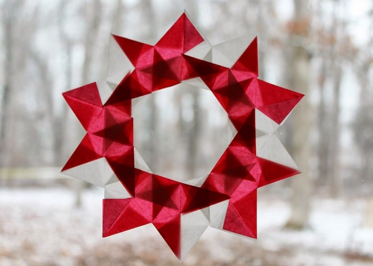 weihnachtsdeko-fenster-sterne-falten-anleitung-rot-weiss