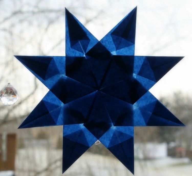 weihnachtsdeko-fenster-sterne-falten-dunkelblau