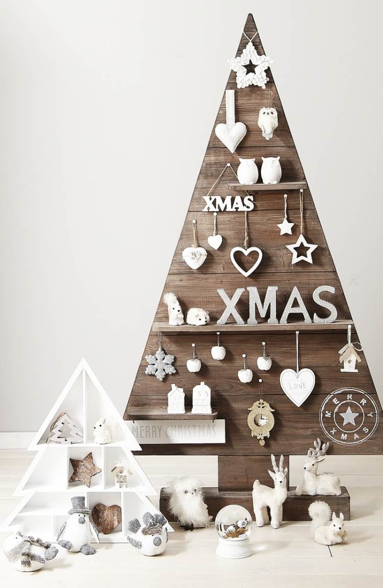 weihnachtsdeko-holz-basteln-diy-christbaum-holzbretter-regale-deko-weiss-stilvoll-idee