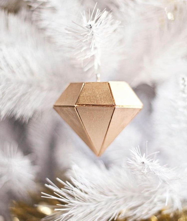 Weihnachtsdeko-aus-Holz -basteln-diy-diamant-from-selbermachen-gold-christbaumschmuck