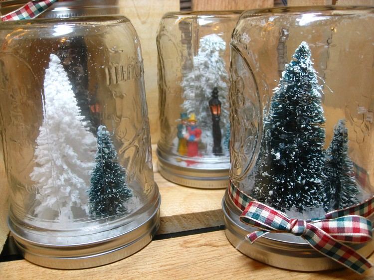 weihnachtsdeko-ideen-glas-schneekugel-mini-baume