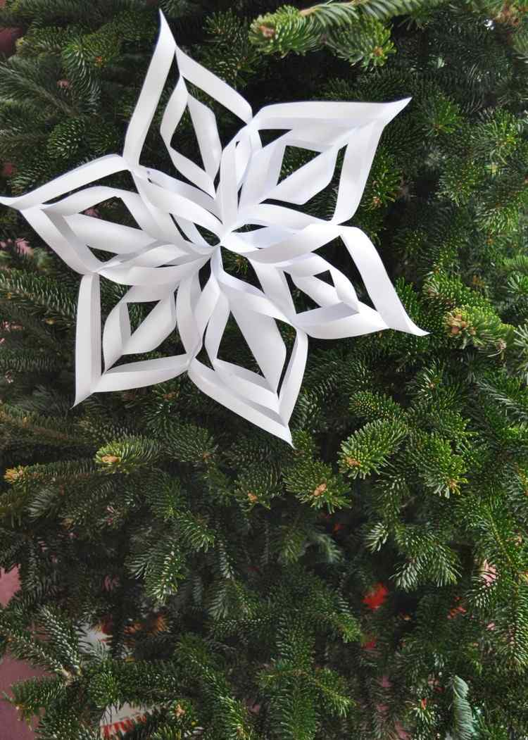 weihnachtsdeko-selber-basteln-3d-schneeflocke-weihnachtsbaumschmuck