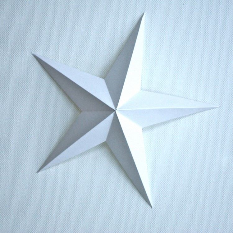 weihnachtsdeko-selber-basteln-papier-3d-stern-idee