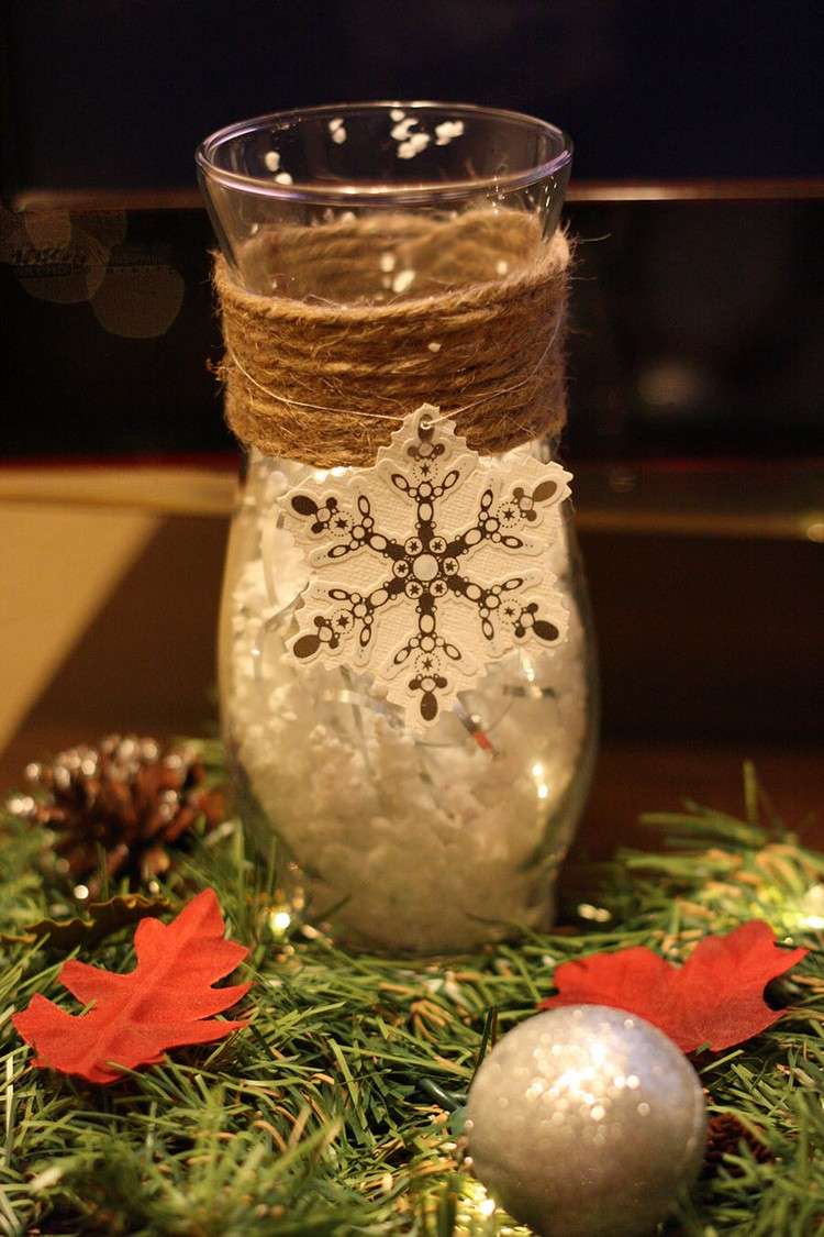 weihnachtsdeko-selber-basteln-papier-schneeflocke-anhaenger-vase
